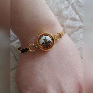 Vintage Windmill Cameo Bracelet